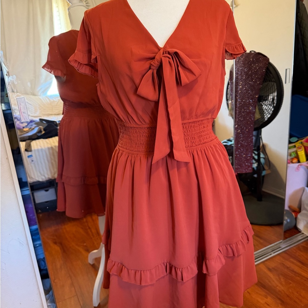 Elegant Red Dress with Bow Detail - Picture 4 of 4